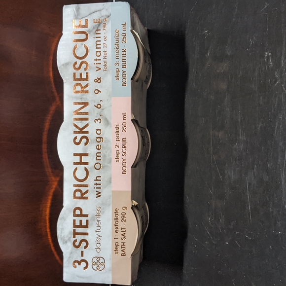 Daisy Fuentes 3-Step Rich Skin Rescue - Picture 3 of 9